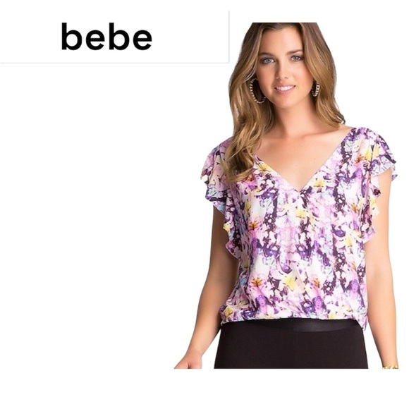 NWT Bebe Printed FLUTTER SLEEVE PRINT TOP Blouse Large - Picture 1 of 11